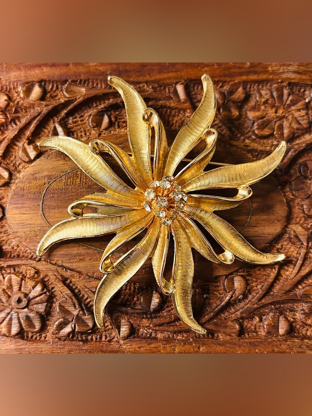 Vintage Gold Tone Rhinestone Starburst Flower Brooch Pin 3” Statement Piece